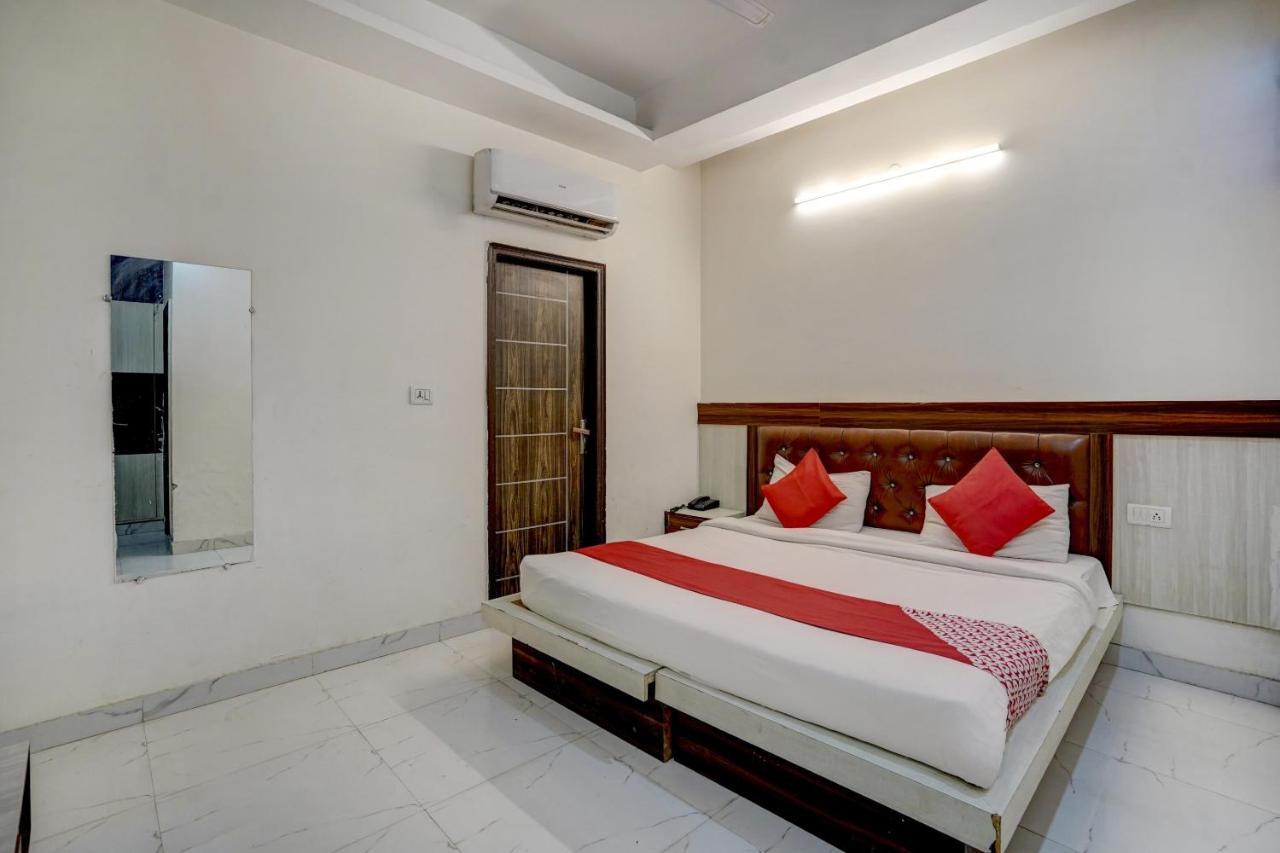 Oyo 78981 The Diamond Nest โนอิดา ภายนอก รูปภาพ