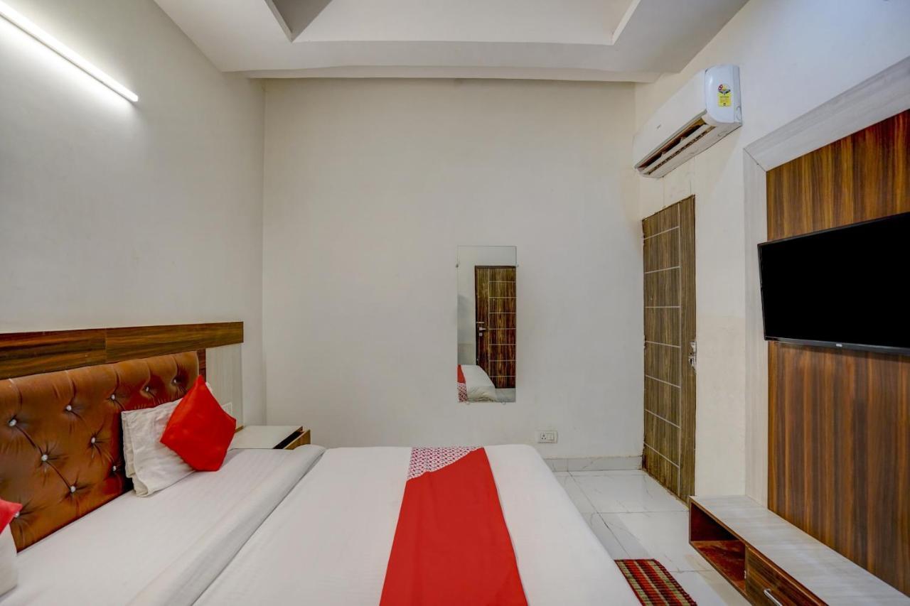 Oyo 78981 The Diamond Nest โนอิดา ภายนอก รูปภาพ