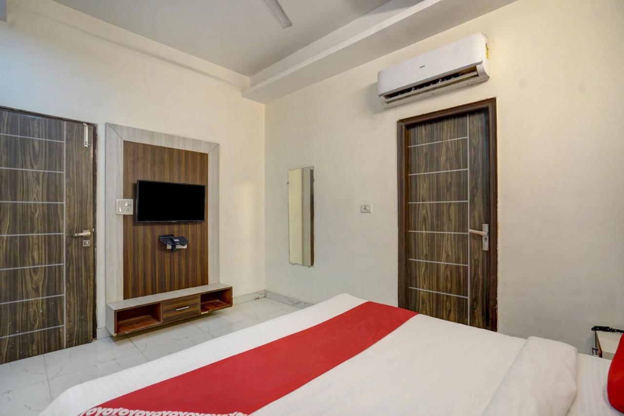 Oyo 78981 The Diamond Nest โนอิดา ภายนอก รูปภาพ