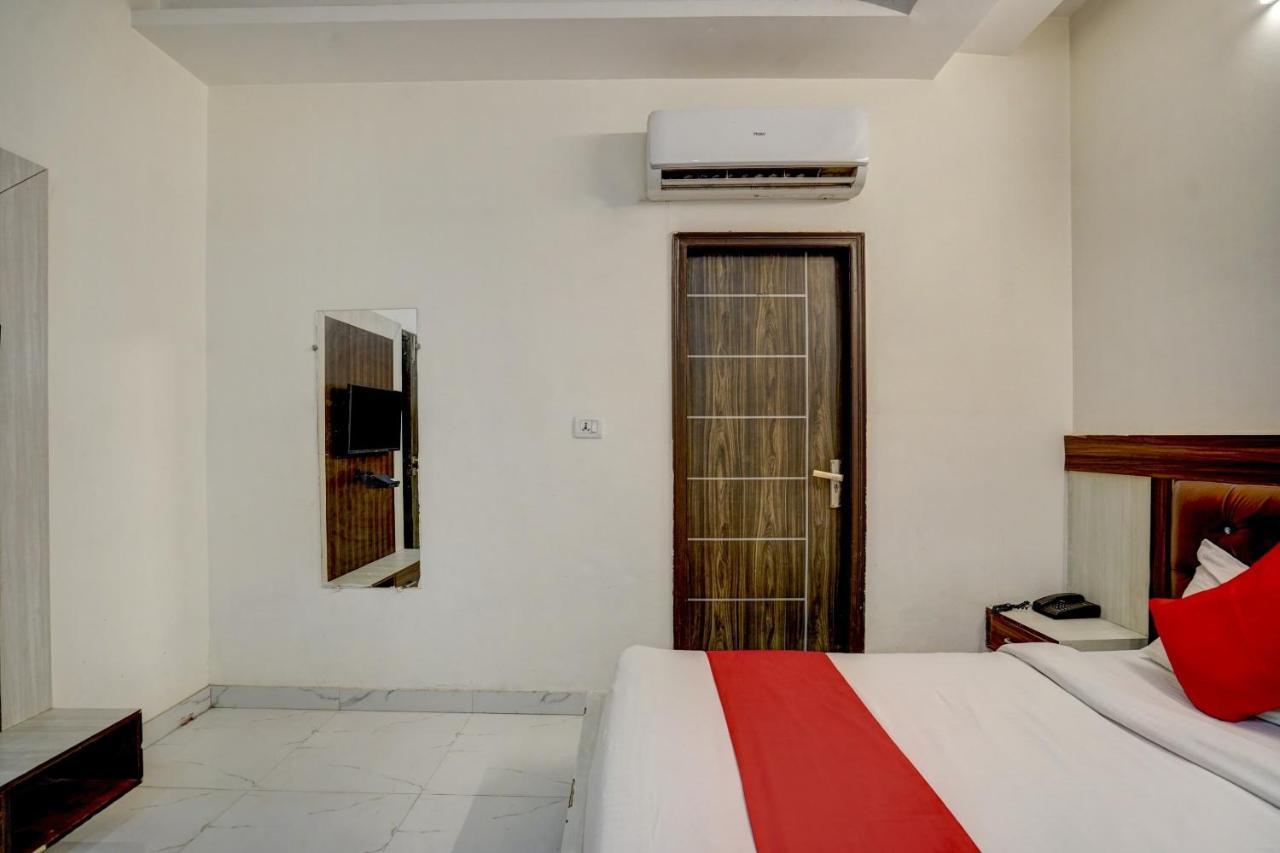 Oyo 78981 The Diamond Nest โนอิดา ภายนอก รูปภาพ