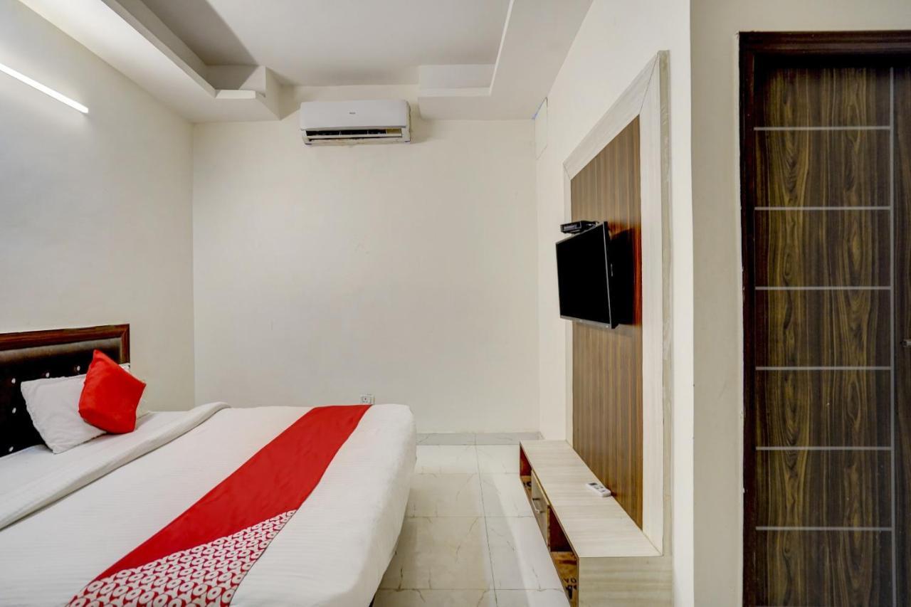 Oyo 78981 The Diamond Nest โนอิดา ภายนอก รูปภาพ